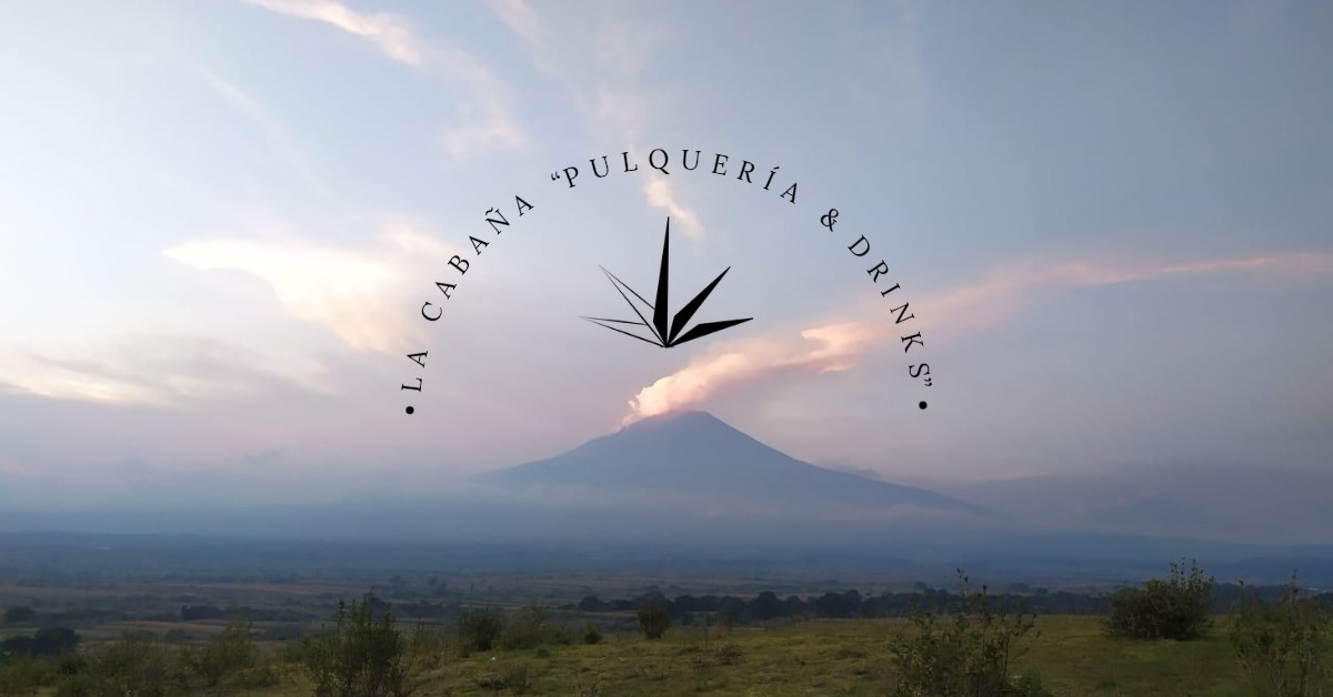 La Cabaña Pulquería y Drinks con el Popocatépetl al fondo, Tlaxcalancingo